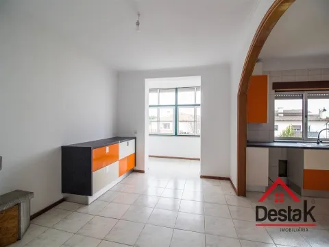 Moradia V4 com Jardim a 7 Minutos do Centro de Viseu.