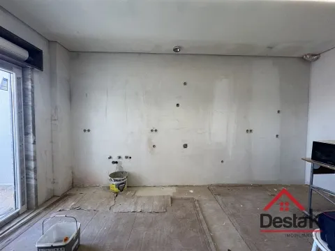 T4 DUPLEX Totalmente Renovado com Dois Pátios e Excelentes Áreas