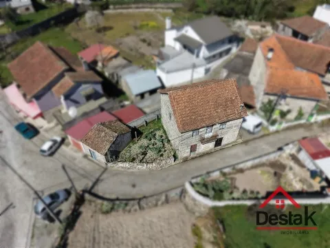 Moradia em granito para venda, 15 minutos de Viseu