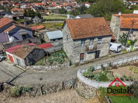 Moradia em granito para venda, 15 minutos de Viseu