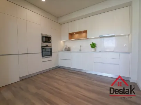 T3 Novo | Varandas com Churrasqueira | Garagem para 2 Carros