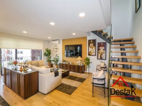 Apartamento T5 Duplex de Excelência na Avenida da Europa