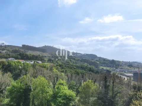 Lote de Terreno com vistas sobre o Parque da Cidade de Guimarães