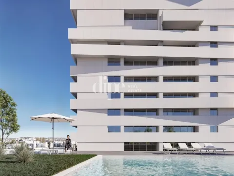 Apartamento T4 inserido no Condomínio Privado ´Strata´.