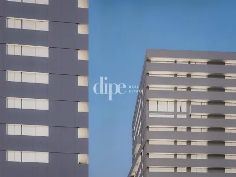 Apartamento T4 inserido no Condomínio Privado ´Strata´.