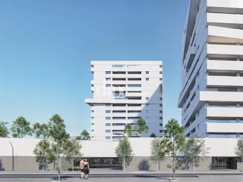 Apartamento T4 inserido no Condomínio Privado ´Strata´.