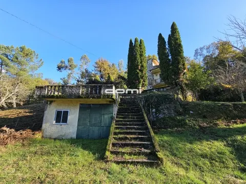 Quinta com Moradia e Terreno murado de 4.740m², junto às Termas de São Pedro do Sul