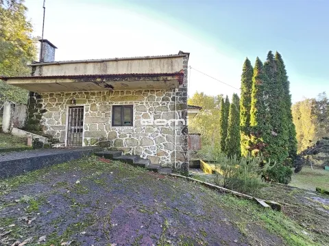 Quinta com Moradia e Terreno murado de 4.740m², junto às Termas de São Pedro do Sul