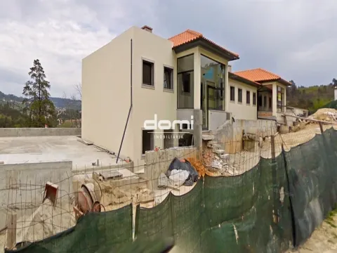 Apartamento T0, sito nas Termas de São Pedro do Sul.