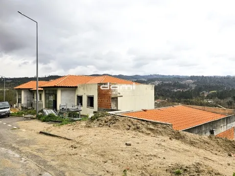 Apartamento T0, sito nas Termas de São Pedro do Sul.