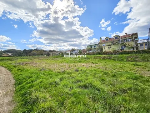 Terreno com 11.119m2 para construção, localizado no centro de Oliveira de Frades.