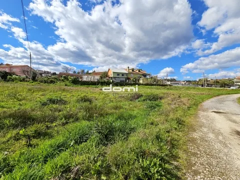 Terreno com 11.119m2 para construção, localizado no centro de Oliveira de Frades.