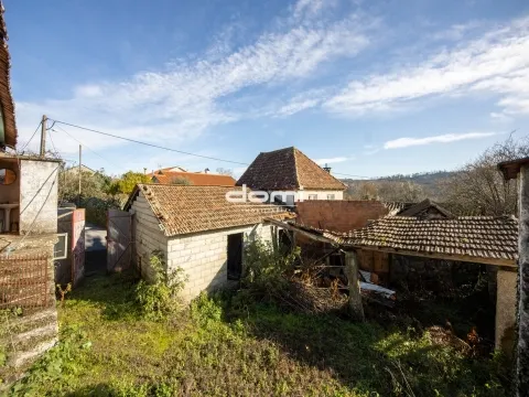 🏡 Moradia em Pedra com Potencial de Remodelação