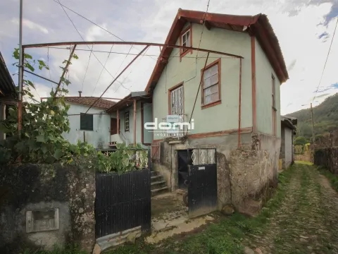 &#127969; Moradia T3 para Reconstrução – Paz, Natureza e Conforto