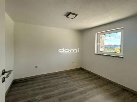 Andar moradia T1 para arrendar, totalmente remodelada