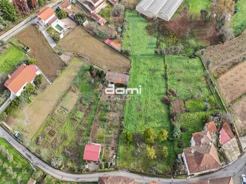Terreno com viabilidade de construção em Moçamedes – Vouzela