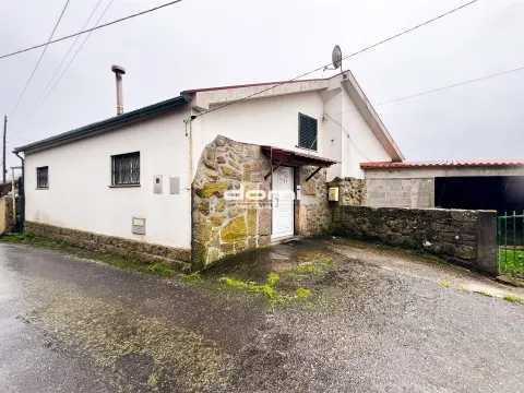 🏡 Moradia T2 pronta a habitar com terreno, em Paredes Velhas, Vouzela