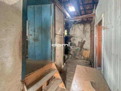 🏡🌿Moradia em Pedra com Potencial em Galifonge 