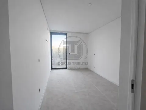 Apartamento T1 com Terraço, Jardim e Garagem | Polo Universitário – Porto