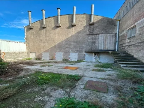 Warehouse with Residential Potential – Milheirós, Maia