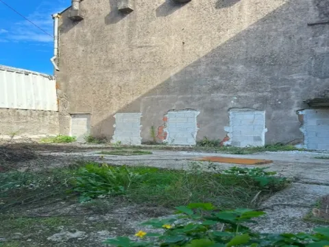 Warehouse with Residential Potential – Milheirós, Maia