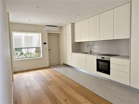 APARTAMENTO T1 NOVO COM TERRAÇO PRIVADO | A 300 METROS DA PRAIA | JUNTO AO METRO