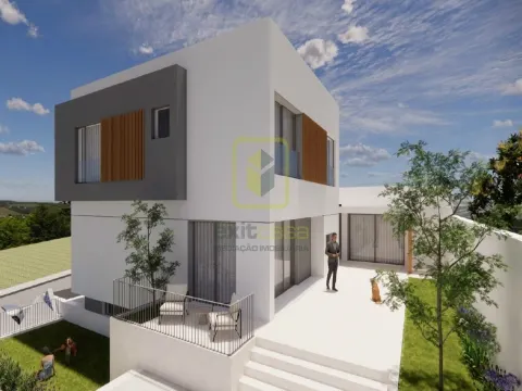 Moradia T4 em Construção