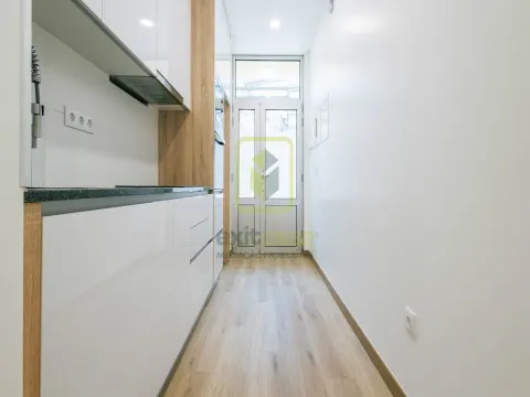 Apartamento T1 junto à praia