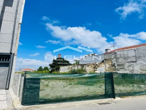 Terreno - Oliveira do Douro