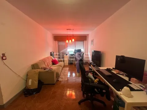 Excelente T1 Junto Metro Vila Deste