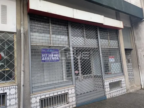 Loja Comercial Próximo Estação Devesas