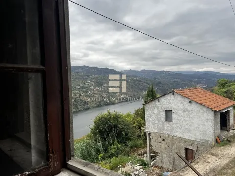 Moradia para restaurar com vista Rio Douro