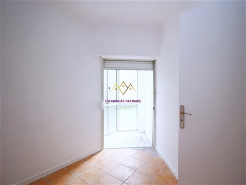 Apartamento T2 Espaçoso e Luminoso nas Mercês Sintra