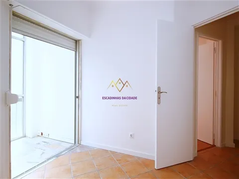 Apartamento T2 Espaçoso e Luminoso nas Mercês Sintra