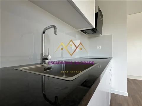 New 5 Bedroom Duplex in Montijo with parking