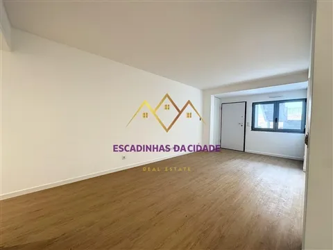 Bright 2 Bedroom Apartment in Alcântara | Live where Lisbon happens