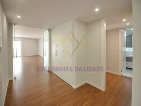 T3+1 duplex com mezaninne, em Empreendimento de Luxo, Carcavelos