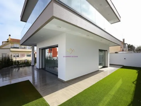 Moradia T4 NOVA a estrear, em São João da Talha, Loures