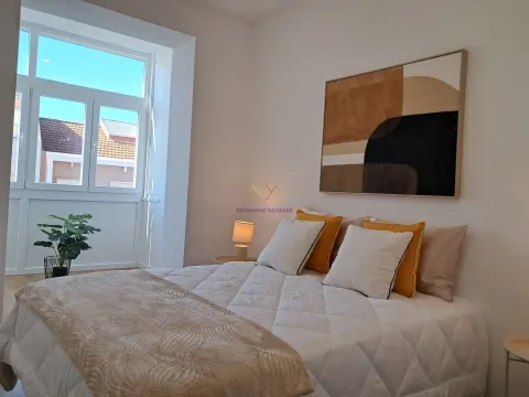 Conforto e Estilo em Benfica – T3 Remodelado com Cozinha Equipada!