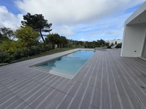 Villa à Bom Sucesso Resort avec piscine et jardin privé