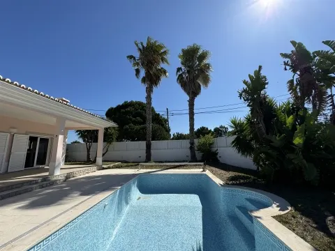 Villa avec jardin et piscine, à Sesimbra
