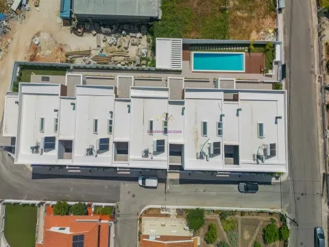Nouvelle villa de 4 chambres dans une communauté fermée avec piscine et salle de sport - Loures