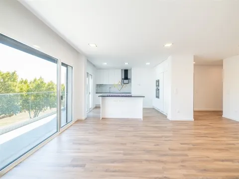 Espetacular apartamento T3 com estacionamento a estrear no Montijo