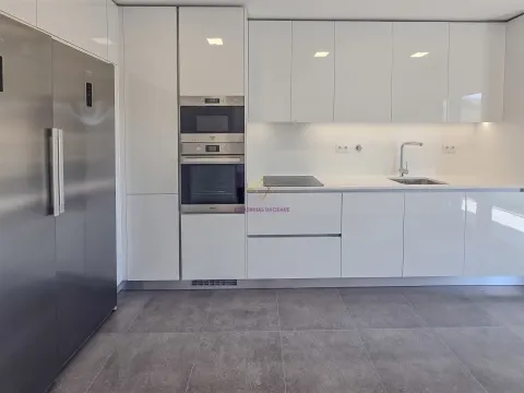 T3 com Piscina em Alverca