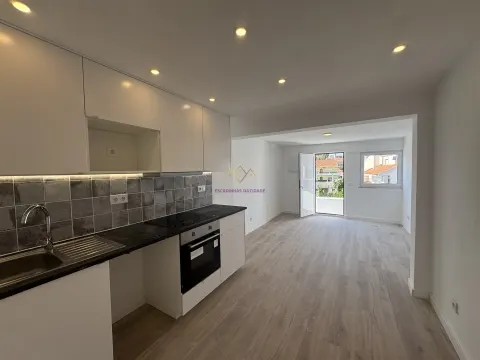 2 chambres rénovées avec vue sur le fleuve et le pont Vasco da Gama