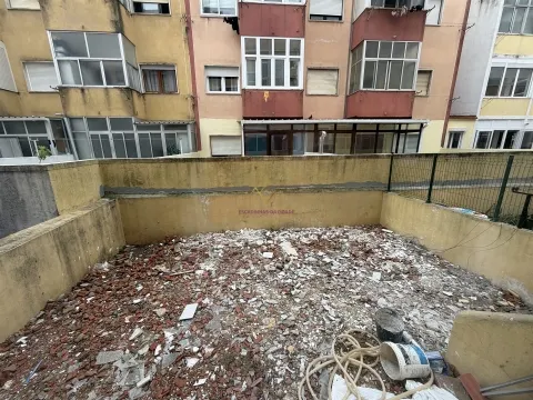 Apartment with Terrace in Queluz