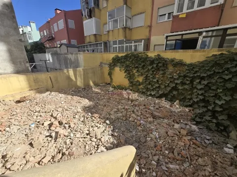 Apartamento com Terraço em Queluz