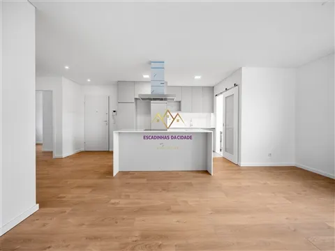 Apartamento T2 com Arrecadação, Conforto, Luz e Tranquilidade