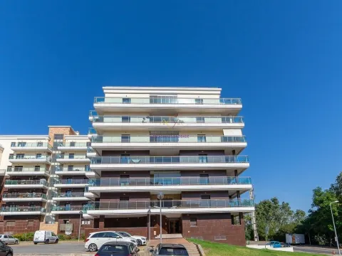 Appartement unique de 3 chambres dans l’urbanisation Terraços da Ponte - vue frontale sur le fleuve