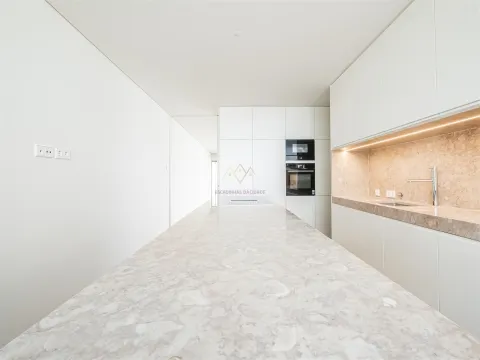 Vivez le luxe avec vue sur le Tage - Villa avec garage de 106 m2, à Alto Santo Amaro